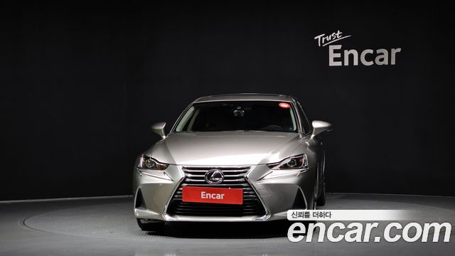 Lexus IS 2017 — photo 3