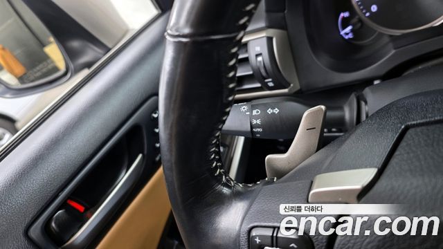 Lexus IS 2017 — photo 18