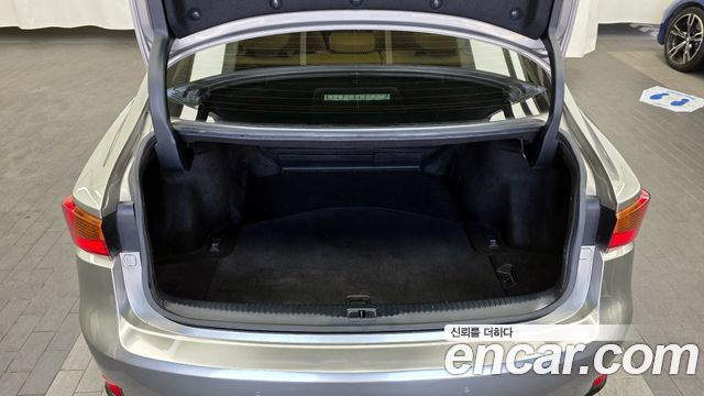 Lexus IS 2017 — photo 20