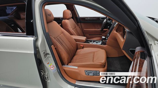 Bentley Flying Spur 2012 — photo 10