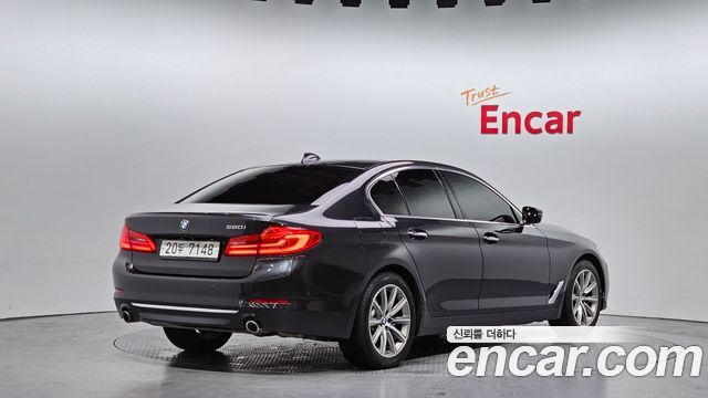 BMW 5-Series 2018 — photo 2