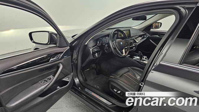 BMW 5-Series 2018 — photo 11