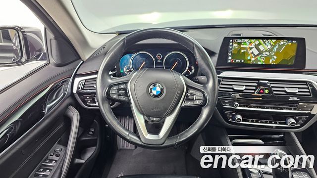 BMW 5-Series 2018 — photo 13