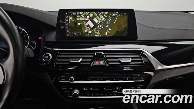 BMW 5-Series 2018 — photo 14