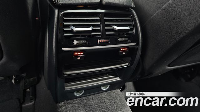 BMW 5-Series 2018 — photo 19