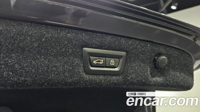 BMW 5-Series 2018 — photo 20