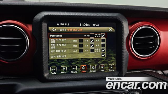 Jeep Wrangler 2019 — photo 16