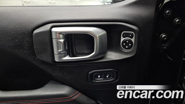 Jeep Wrangler 2019 — photo 17