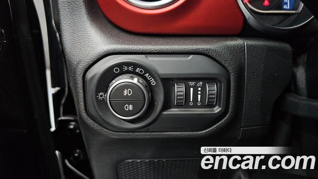 Jeep Wrangler 2019 — photo 18