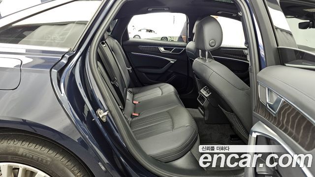 Audi A6 2021 — photo 12