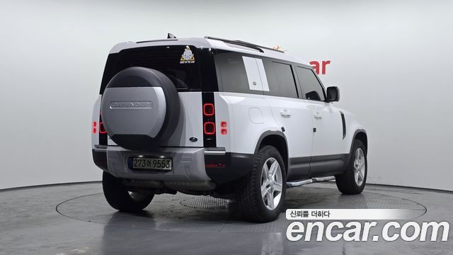 Land Rover Defender 2022 — photo 2
