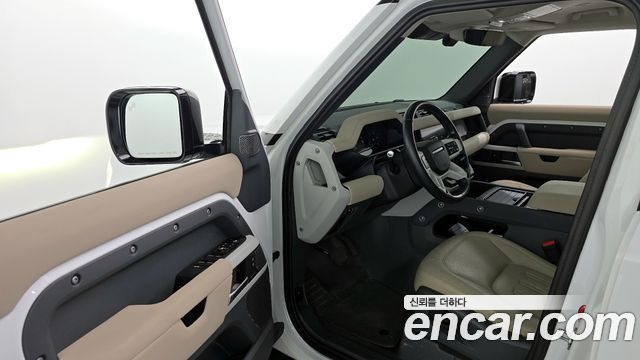 Land Rover Defender 2022 — photo 10