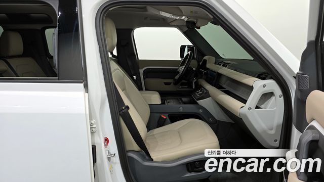 Land Rover Defender 2022 — photo 11