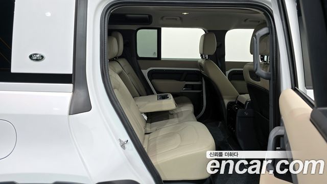 Land Rover Defender 2022 — photo 12