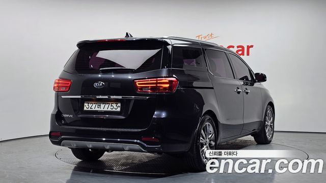 Kia Canival 2020 — photo 2