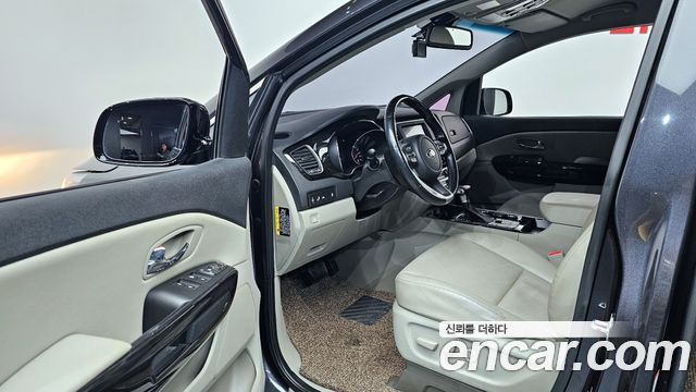 Kia Canival 2020 — photo 11