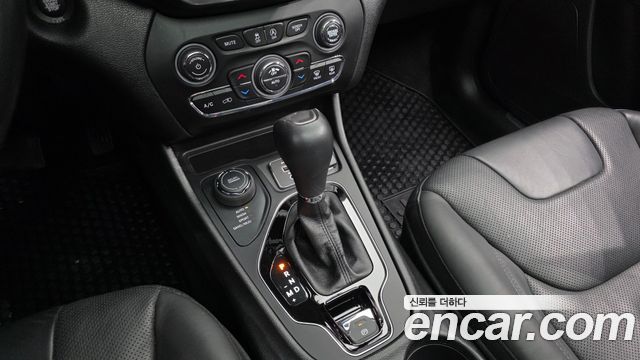 Jeep Cherokee 2021 — photo 9