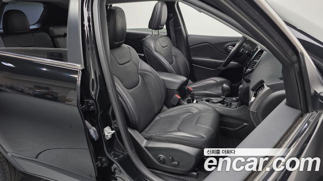 Jeep Cherokee 2021 — photo 10