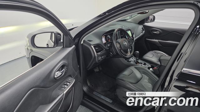 Jeep Cherokee 2021 — photo 11