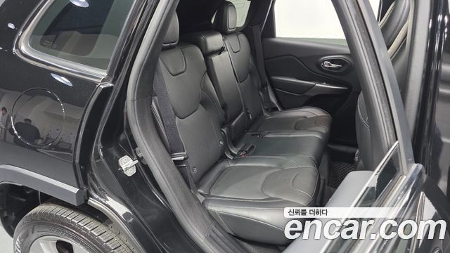Jeep Cherokee 2021 — photo 12