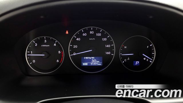 Hyundai Starex 2016 — photo 8