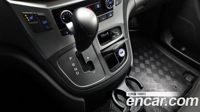 Hyundai Starex 2016 — photo 9