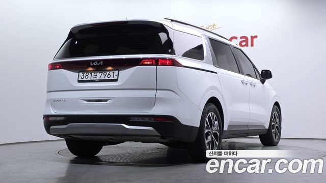 Kia Canival 2023 — photo 2