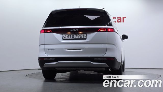 Kia Canival 2023 — photo 4