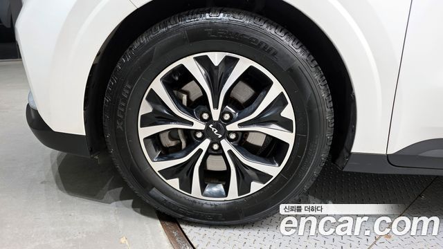 Kia Canival 2023 — photo 5
