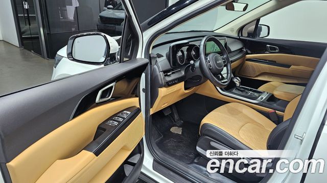 Kia Canival 2023 — photo 10