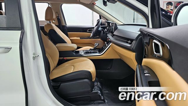 Kia Canival 2023 — photo 11