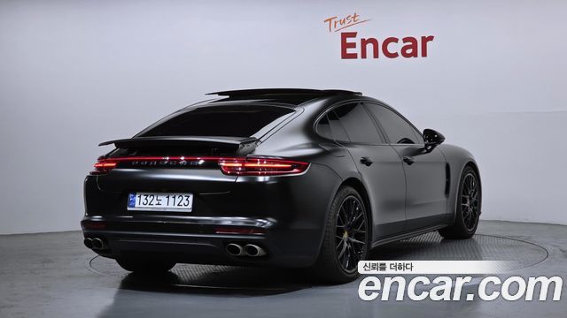 Porsche Panamera 2018 — photo 2