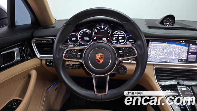 Porsche Panamera 2018 — photo 13