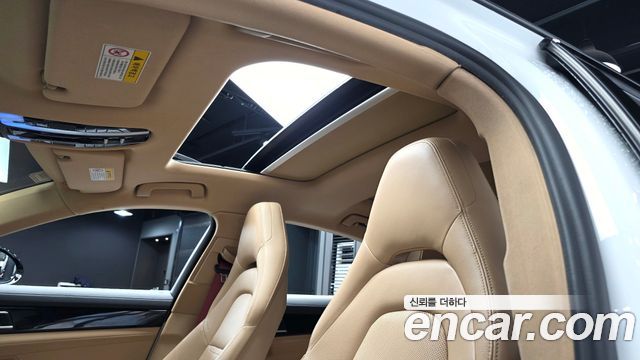 Porsche Panamera 2018 — photo 16