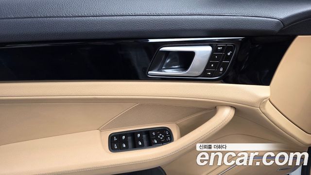 Porsche Panamera 2018 — photo 18
