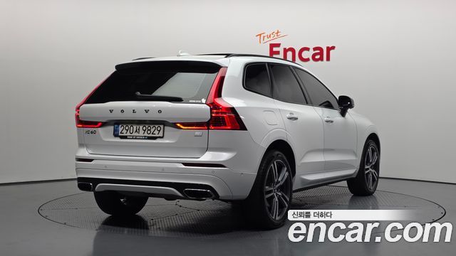 Volvo XC60 2021 — photo 2