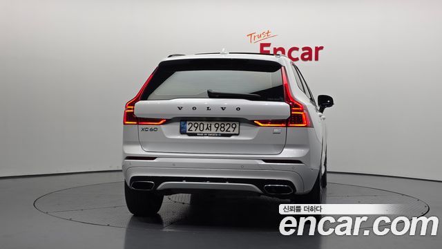 Volvo XC60 2021 — photo 4