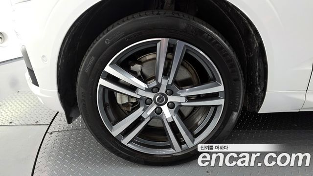 Volvo XC60 2021 — photo 5
