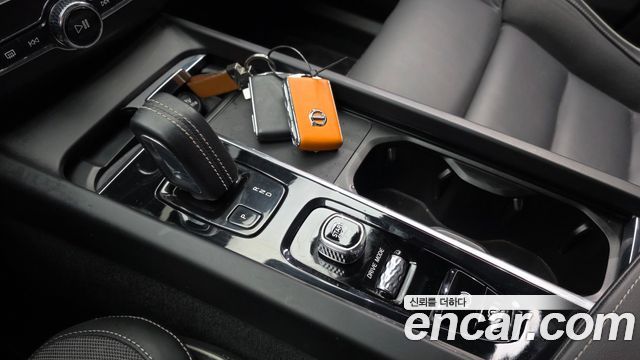 Volvo XC60 2021 — photo 9