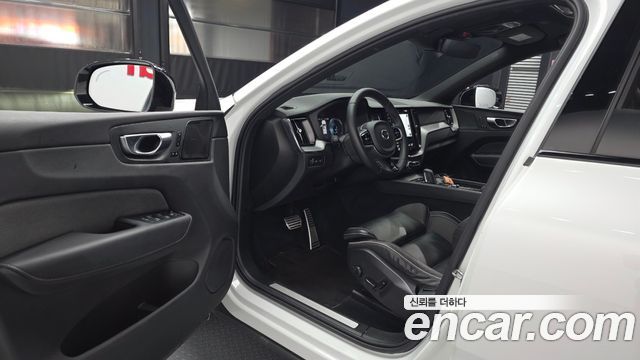 Volvo XC60 2021 — photo 10