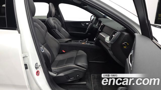Volvo XC60 2021 — photo 11