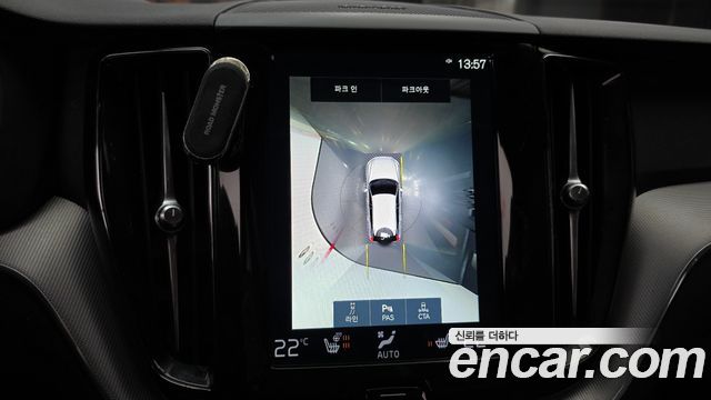 Volvo XC60 2021 — photo 15