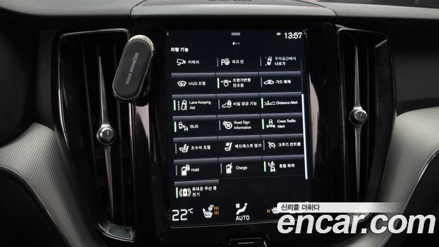 Volvo XC60 2021 — photo 16