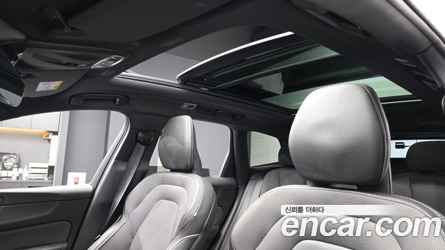 Volvo XC60 2021 — photo 18