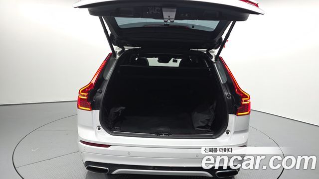 Volvo XC60 2021 — photo 20