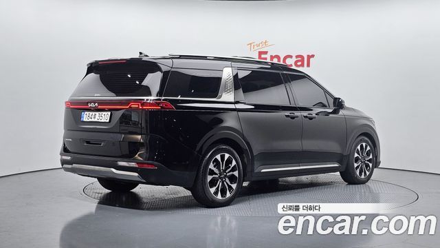 Kia Canival 2023 — photo 2