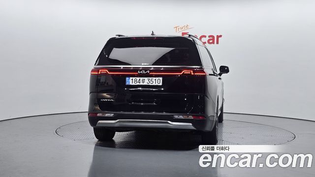 Kia Canival 2023 — photo 4