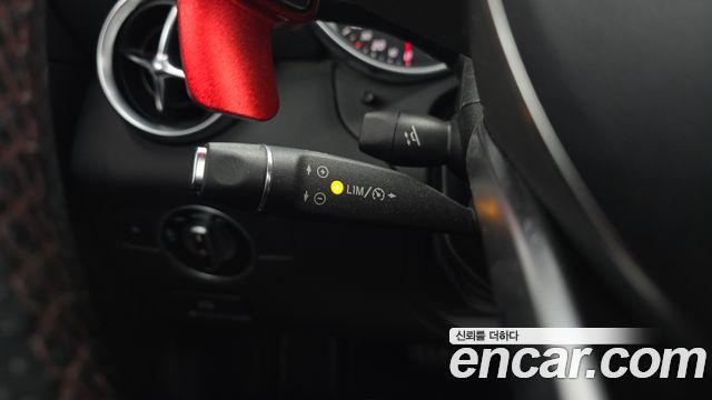 Mercedes-Benz SLC-Class 2017 — photo 18