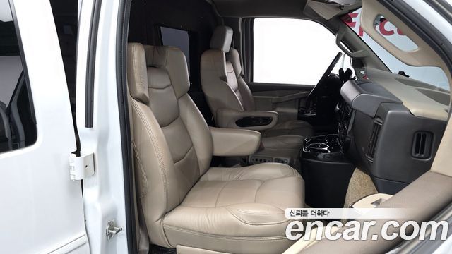 GMC Savana 2020 — photo 10