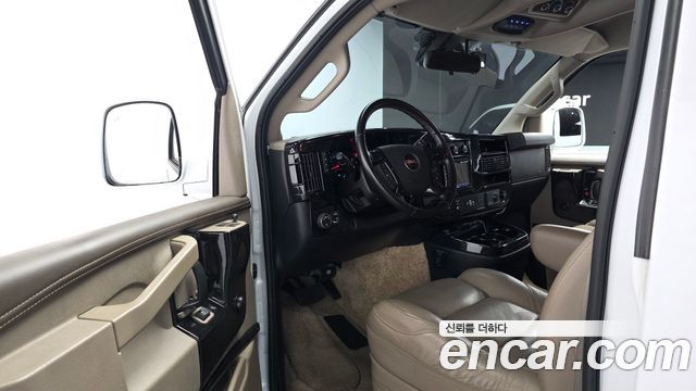 GMC Savana 2020 — photo 11